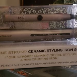 Ceramic hair straightener
